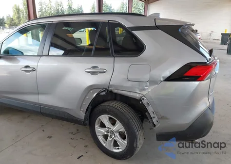 2020 Toyota Rav4 Xle z USA, uszkodzony, nr VIN 2T3W1RFV4LC039478